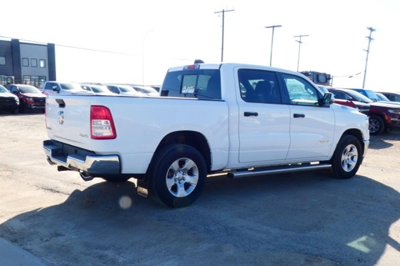 2023 Dodge Ram 1500 Big Horn e-torque Crew Cab w/Htd cloth, NAV, BUC - Photo #6
