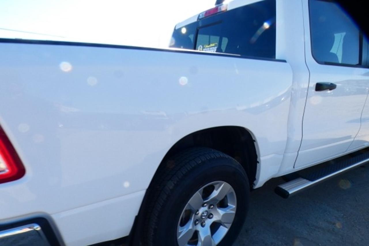 2023 Dodge Ram 1500 Big Horn e-torque Crew Cab w/Htd cloth, NAV, BUC - Photo #28