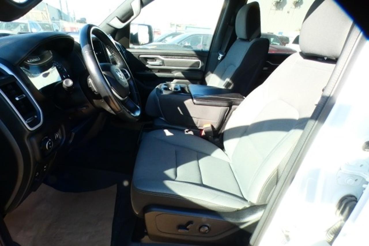 2023 Dodge Ram 1500 Big Horn e-torque Crew Cab w/Htd cloth, NAV, BUC - Photo #10