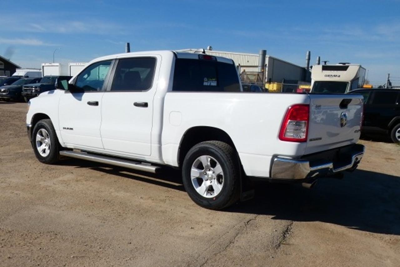 2023 Dodge Ram 1500 Big Horn e-torque Crew Cab w/Htd cloth, NAV, BUC - Photo #8