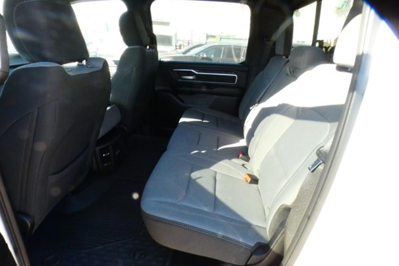 2023 Dodge Ram 1500 Big Horn e-torque Crew Cab w/Htd cloth, NAV, BUC - Photo #9