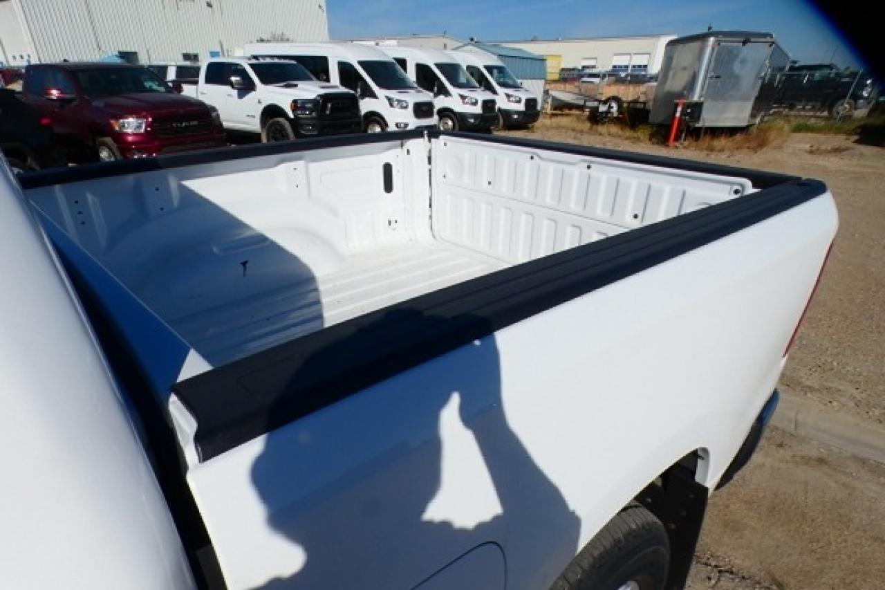 2023 Dodge Ram 1500 Big Horn e-torque Crew Cab w/Htd cloth, NAV, BUC - Photo #16