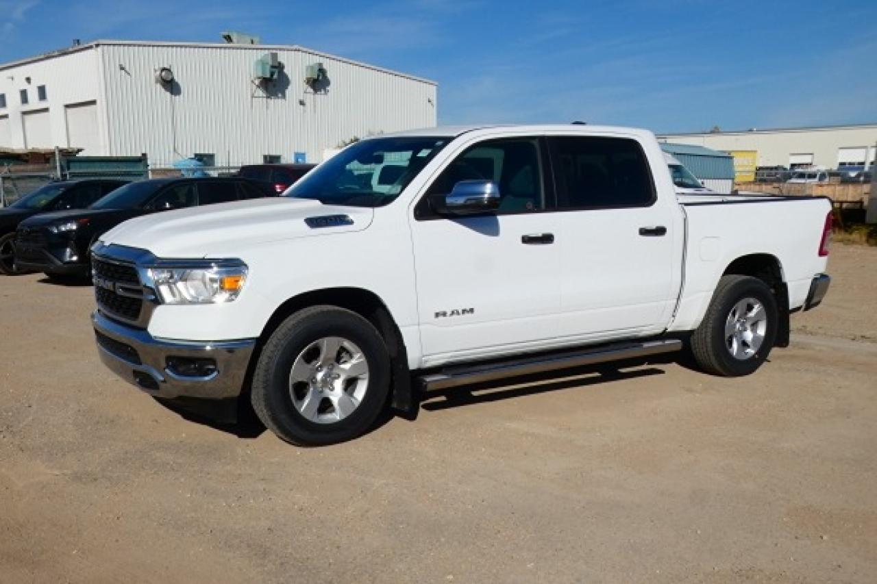 2023 Dodge Ram 1500 Big Horn e-torque Crew Cab w/Htd cloth, NAV, BUC - Photo #2