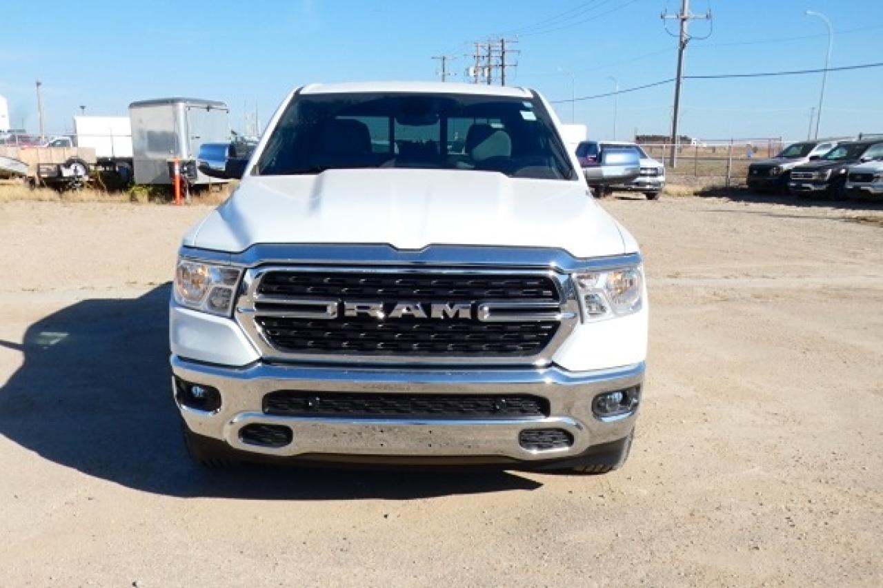 2023 Dodge Ram 1500 Big Horn e-torque Crew Cab w/Htd cloth, NAV, BUC - Photo #3