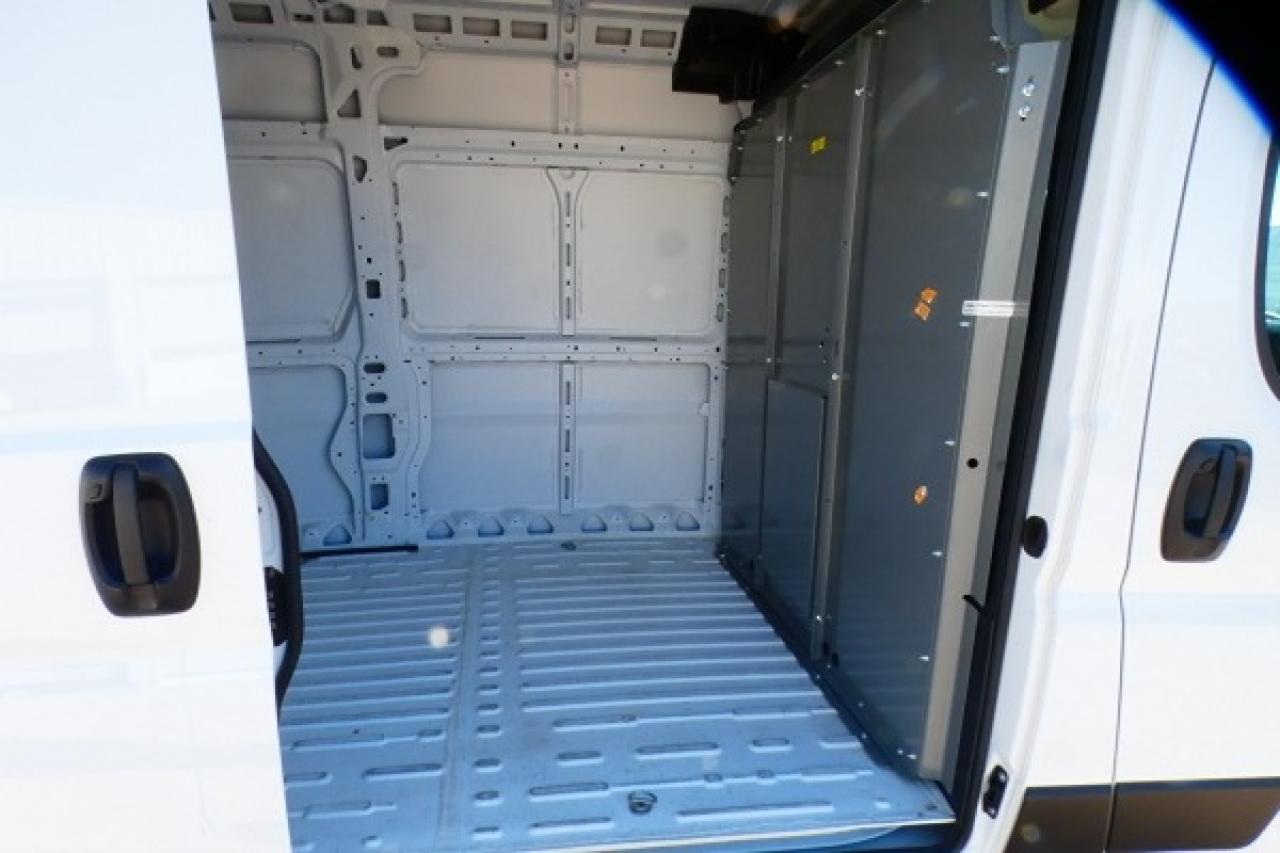 2025 RAM ProMaster SLT 3500 Ext. High Roof CARGO VAN w/cloth,NAV, BUC - Photo #9