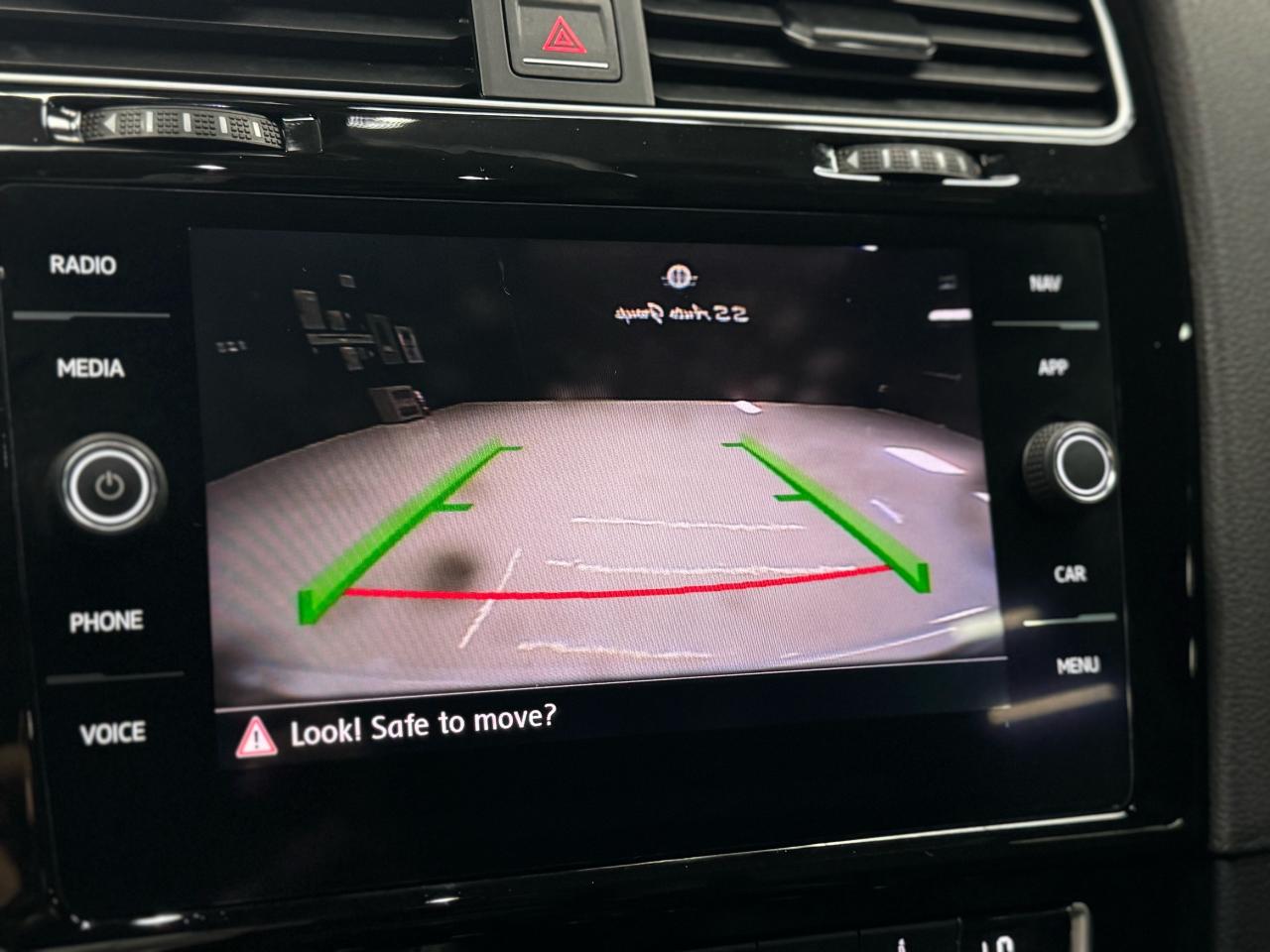 2016 Volkswagen Golf R 6-SPEED|NAV|BACKUP|CARPLAY|FENDER|ONE OWNER| - Photo #16