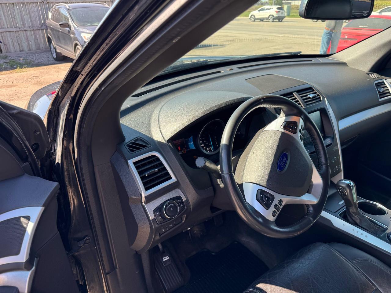 2013 Ford Explorer XLT, LEATHER, LOADED, 2 SETS WHEELS, V6, AS IS - Photo #10