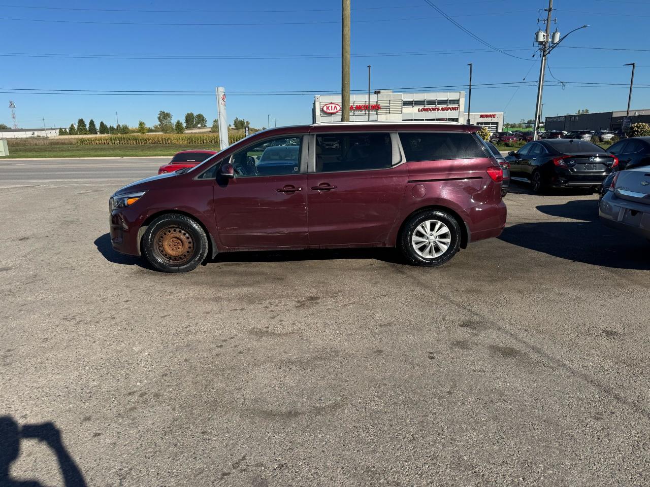 2017 Kia Sedona LX, MINIVAN, LEATHER, LOADED, AS IS SPECIAL - Photo #2