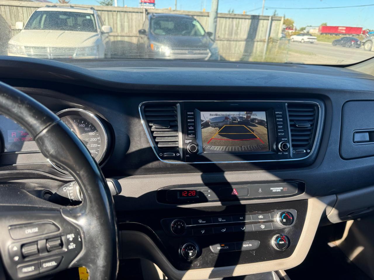 2017 Kia Sedona LX, MINIVAN, LEATHER, LOADED, AS IS SPECIAL - Photo #15