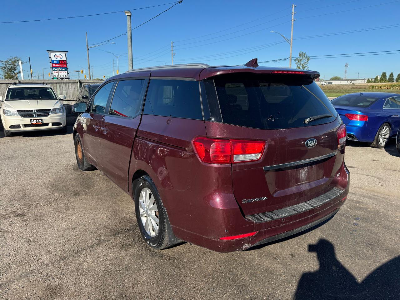 2017 Kia Sedona LX, MINIVAN, LEATHER, LOADED, AS IS SPECIAL - Photo #3
