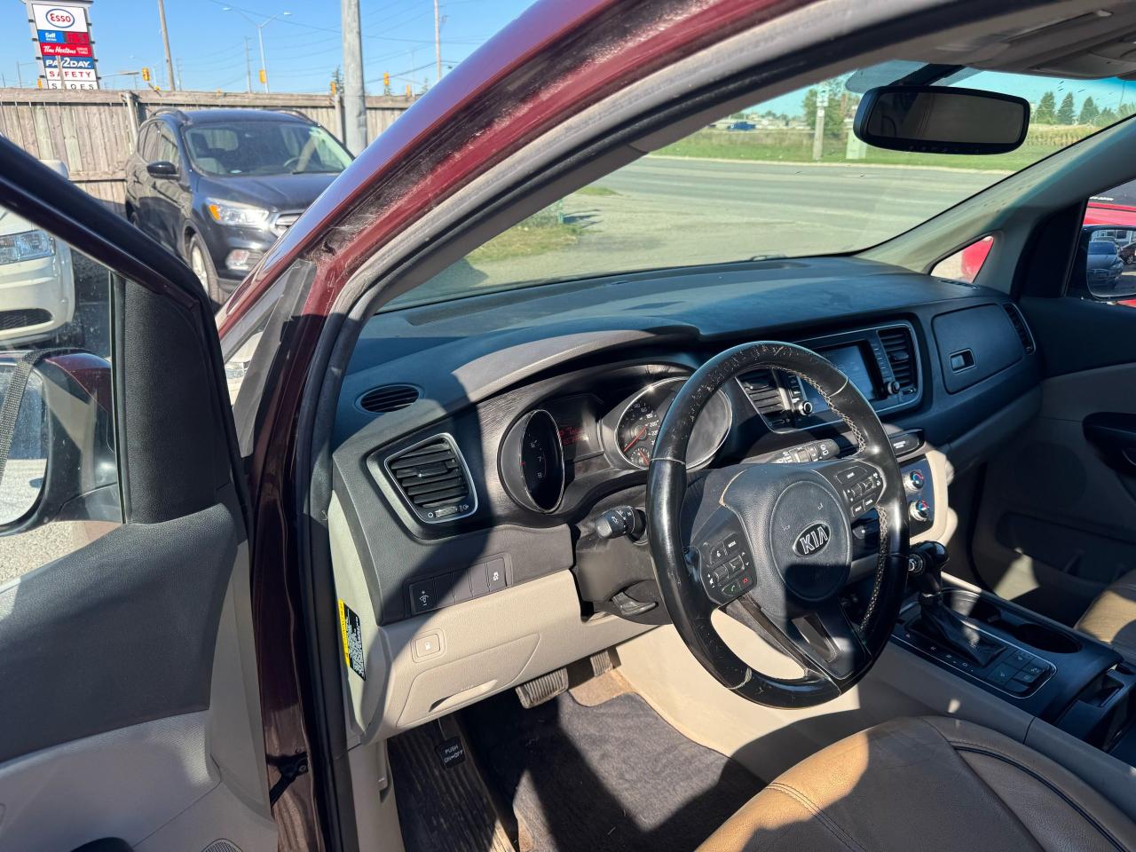 2017 Kia Sedona LX, MINIVAN, LEATHER, LOADED, AS IS SPECIAL - Photo #10