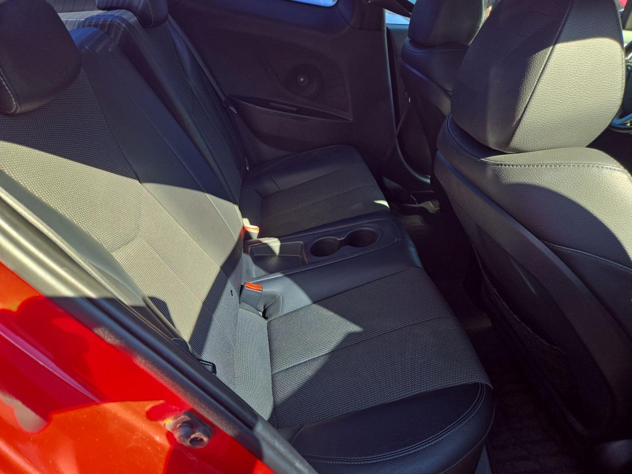 2014 Hyundai Veloster w/Tech - Photo #15