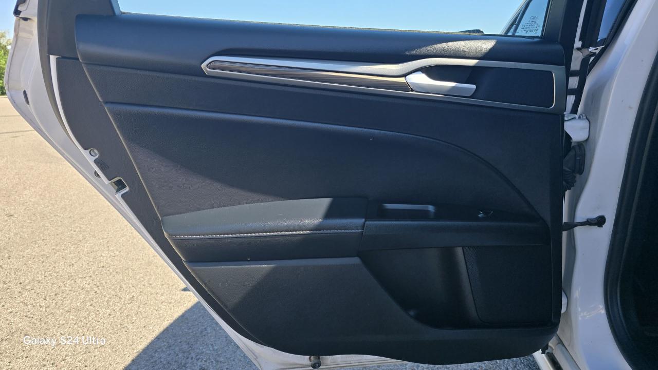 2017 Ford Fusion SE - Photo #23