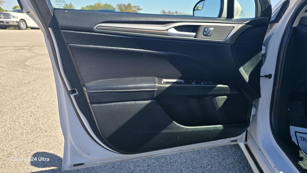 2017 Ford Fusion SE - Photo #20