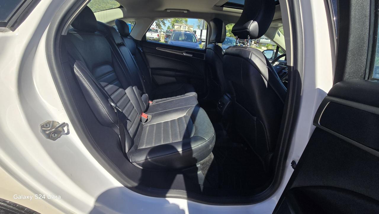 2017 Ford Fusion SE - Photo #16