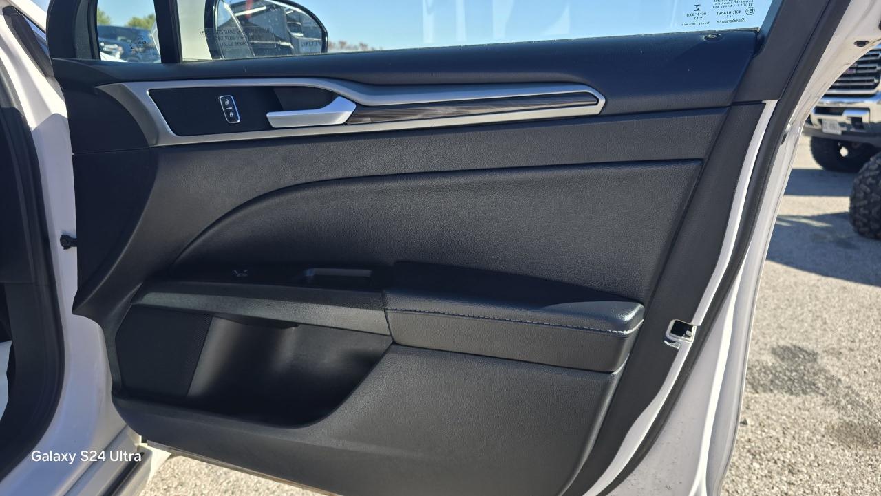 2017 Ford Fusion SE - Photo #22
