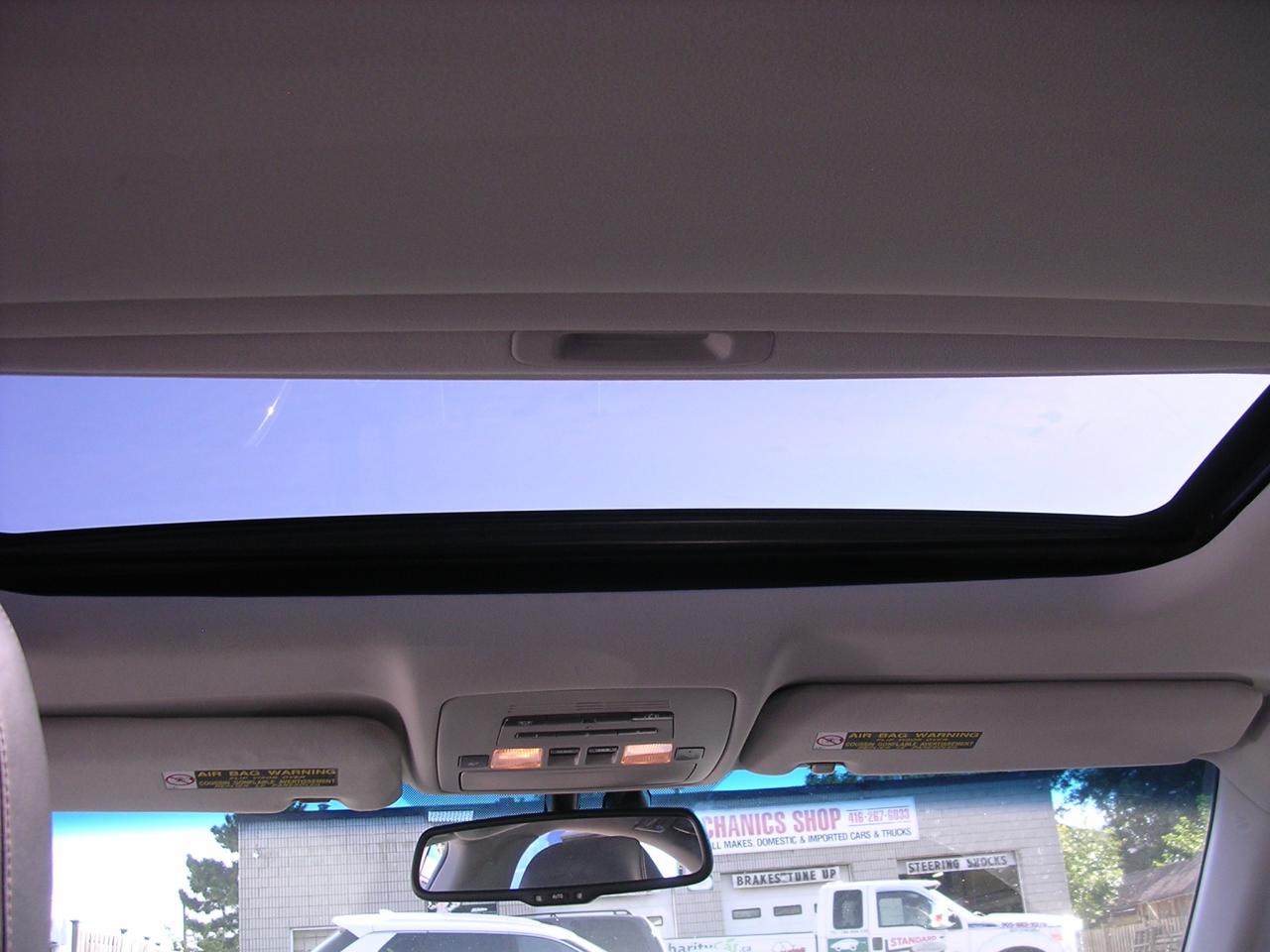 2011 Lexus ES 350 4dr Sdn - Photo #8