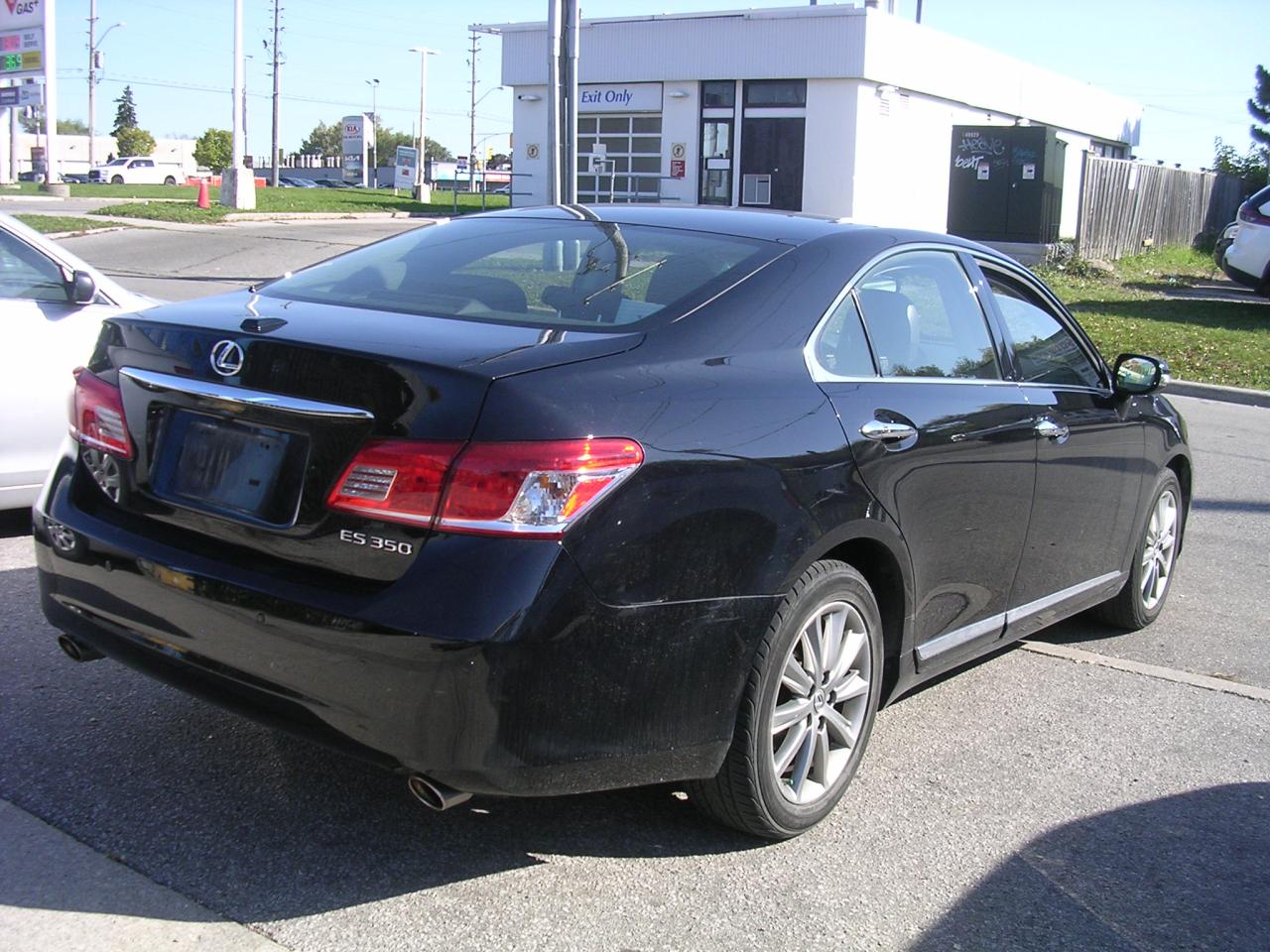 2011 Lexus ES 350 4dr Sdn - Photo #3