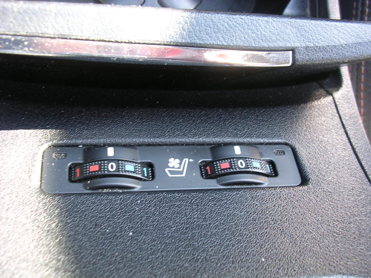 2011 Lexus ES 350 4dr Sdn - Photo #13