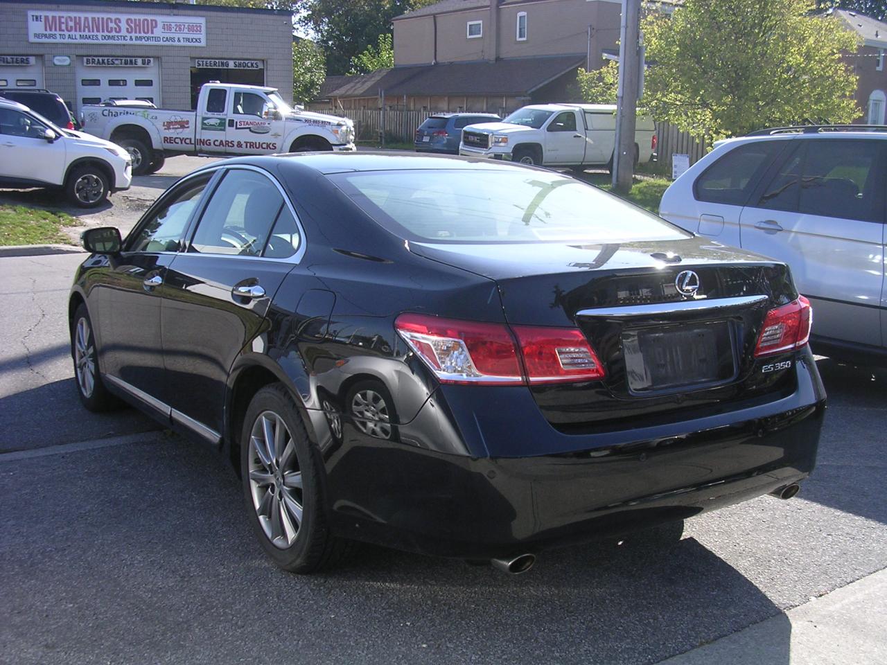 2011 Lexus ES 350 4dr Sdn - Photo #4