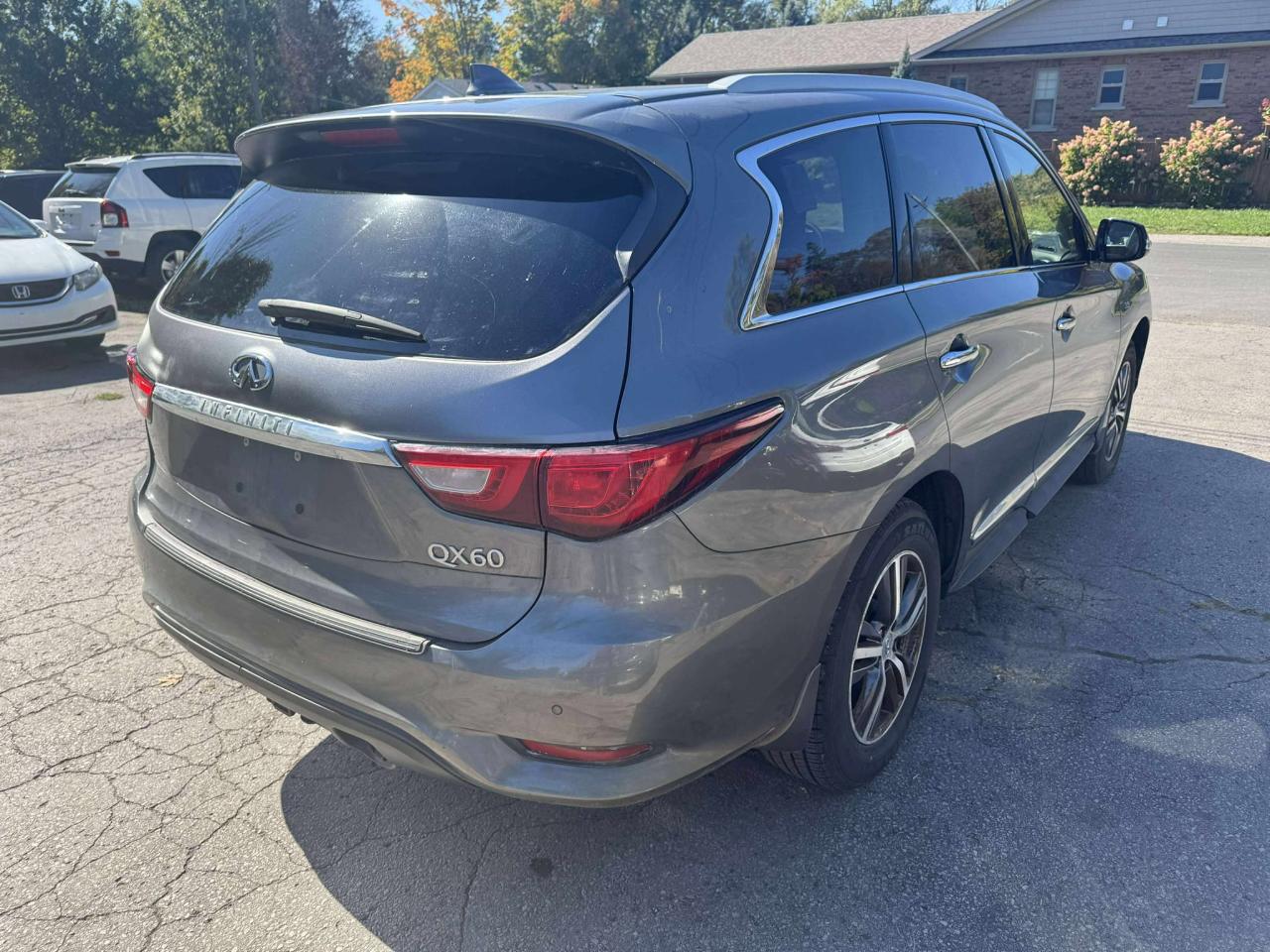 2017 Infiniti QX60  Photo2