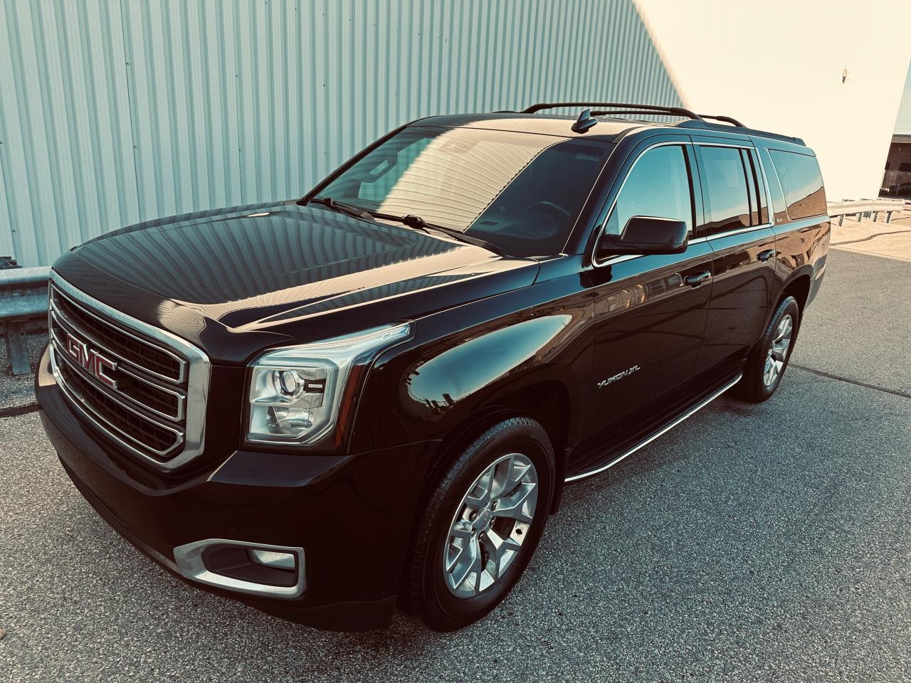 2016 GMC Yukon XL SLE 8 Passengers In Black
