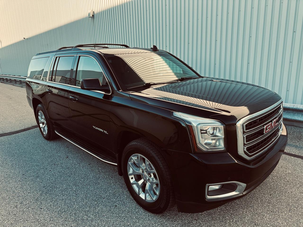 2016 GMC Yukon XL SLE 8 Passengers In Black Photo2