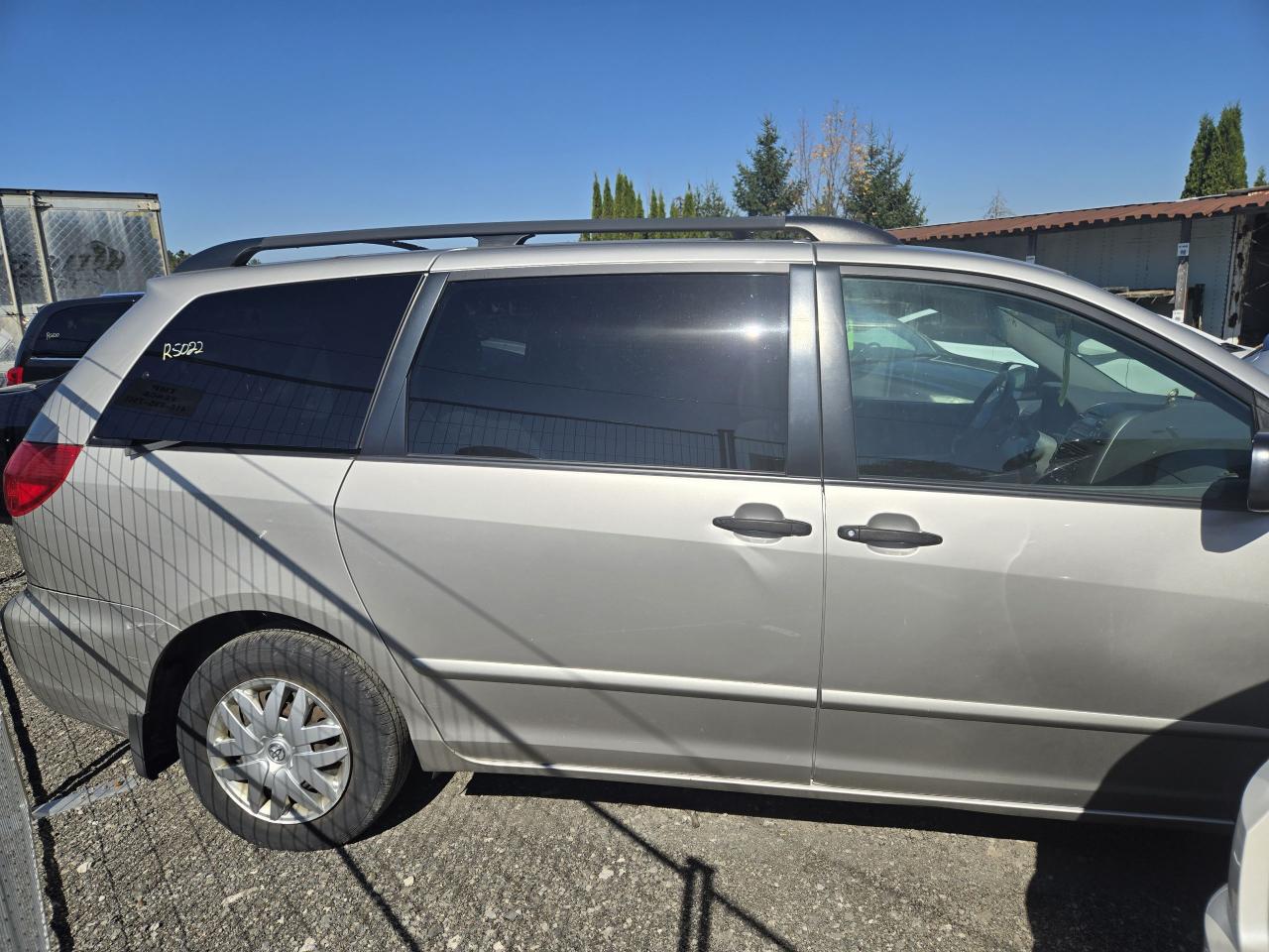 2009 Toyota Sienna CE - Photo #4