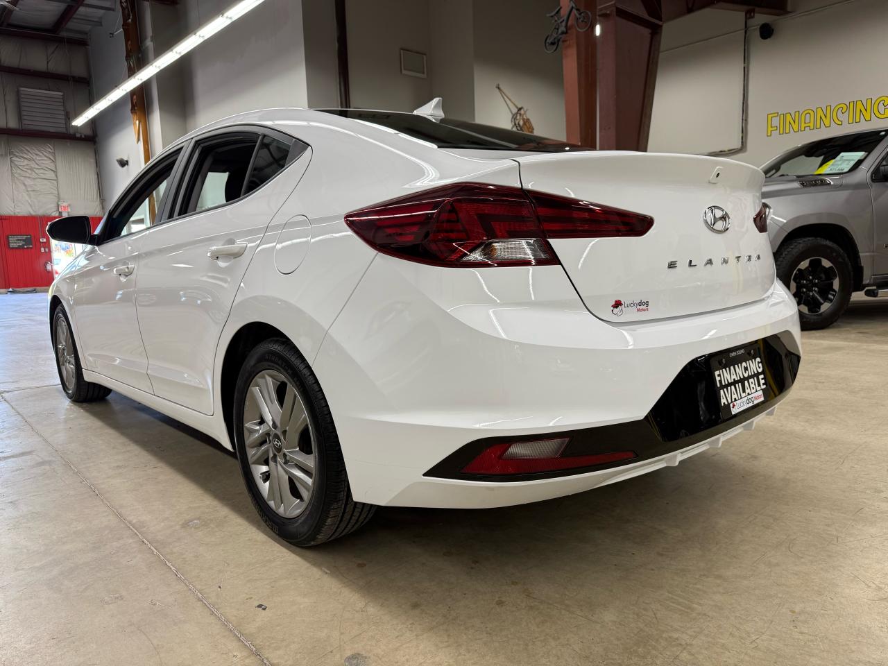 2020 Hyundai Elantra Preferred Photo3
