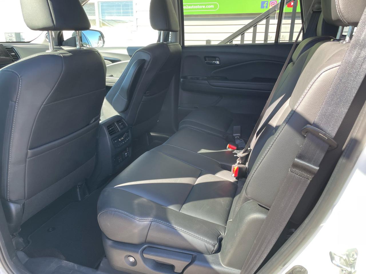 2021 Honda Pilot TOURING 8-PASSENGER - Photo #19