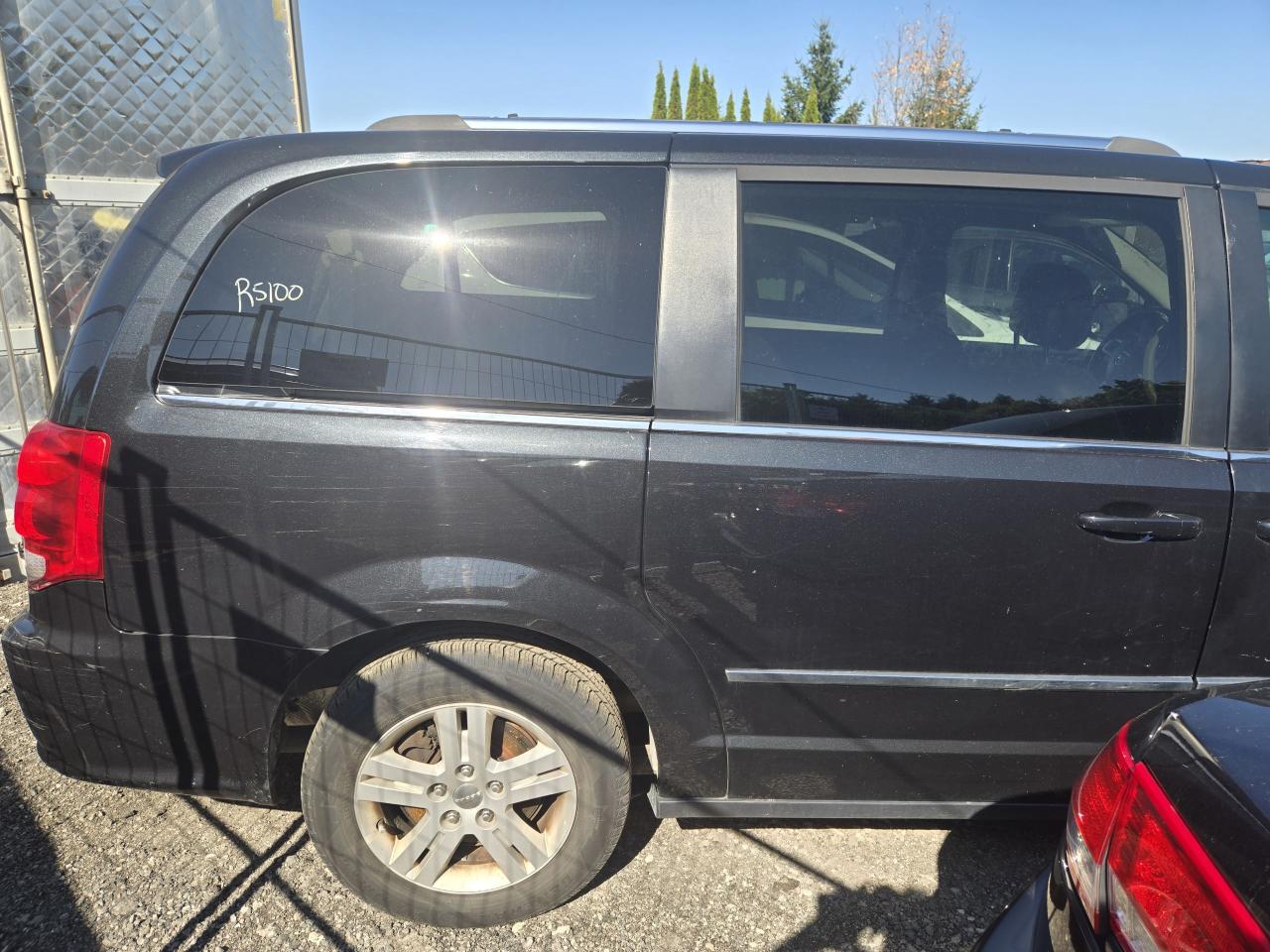 2016 Dodge Grand Caravan Crew Plus - Photo #4