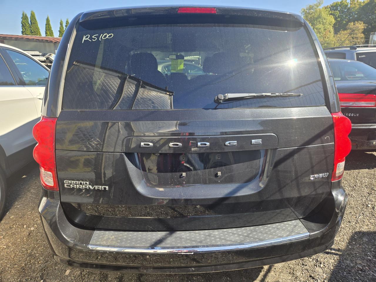 2016 Dodge Grand Caravan Crew Plus - Photo #6