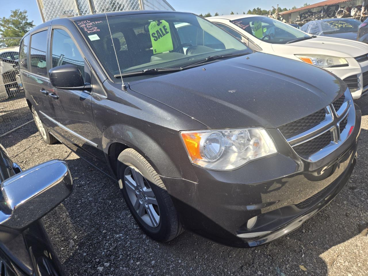 2016 Dodge Grand Caravan Crew Plus Photo2