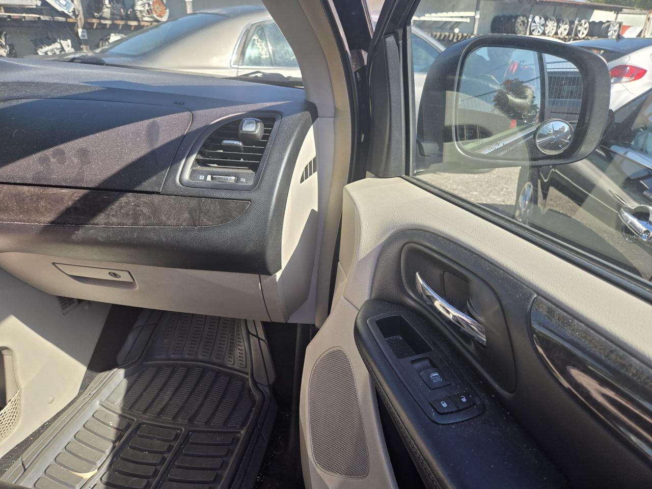 2016 Dodge Grand Caravan Crew Plus - Photo #12