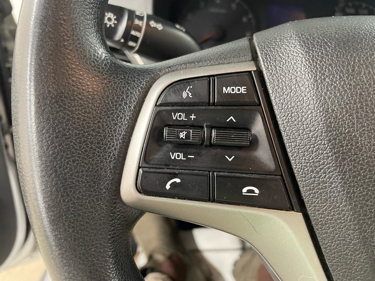 2019 Hyundai Accent Preferred Photo15