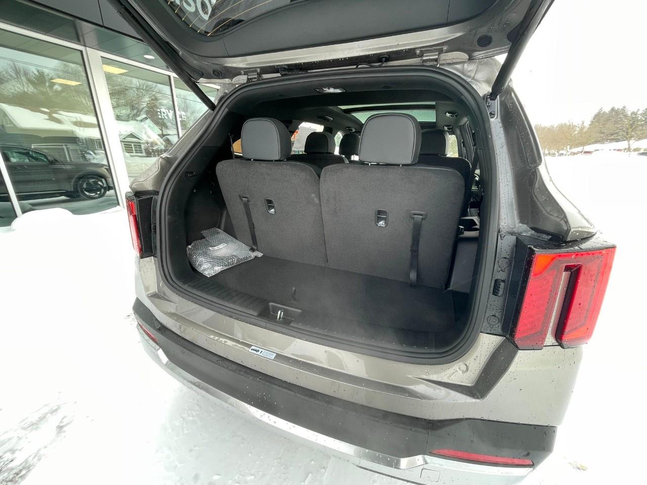 2026 Kia Sorento Plug-In Hybrid SX AWD Photo