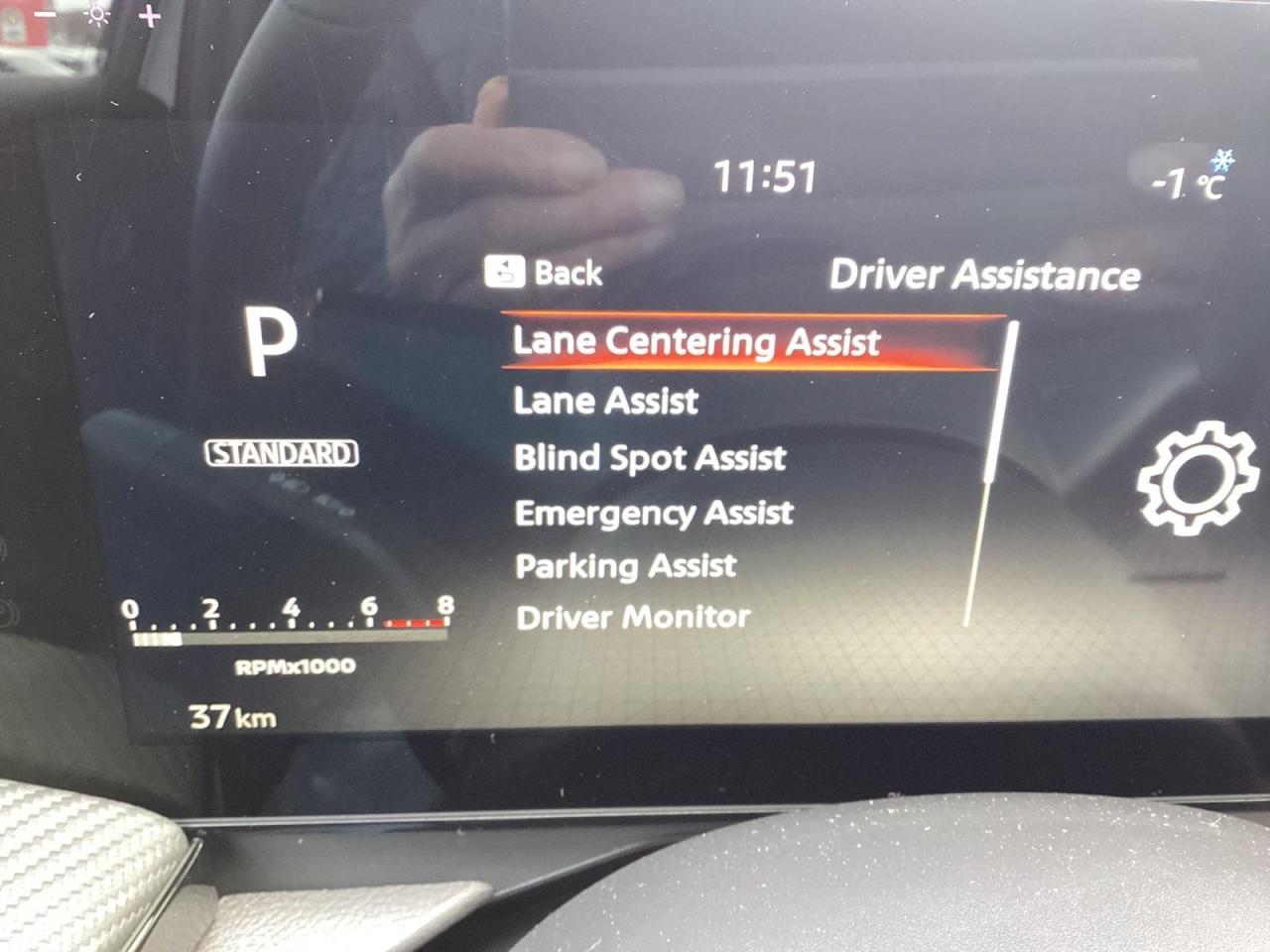 2026 Nissan Kicks SR Photo