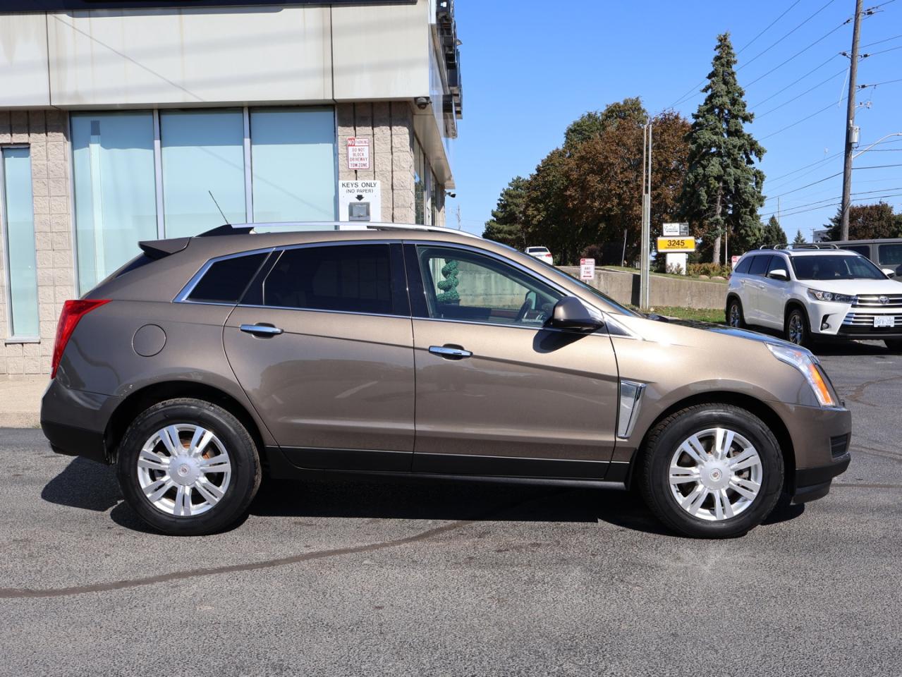 2015 Cadillac SRX V6 LUXURY CERTIFIED CAMERA NAV BLUETOOTH LEATHER HEATED SEATS PANO ROOF CRUISE ALLOYS - Photo #8