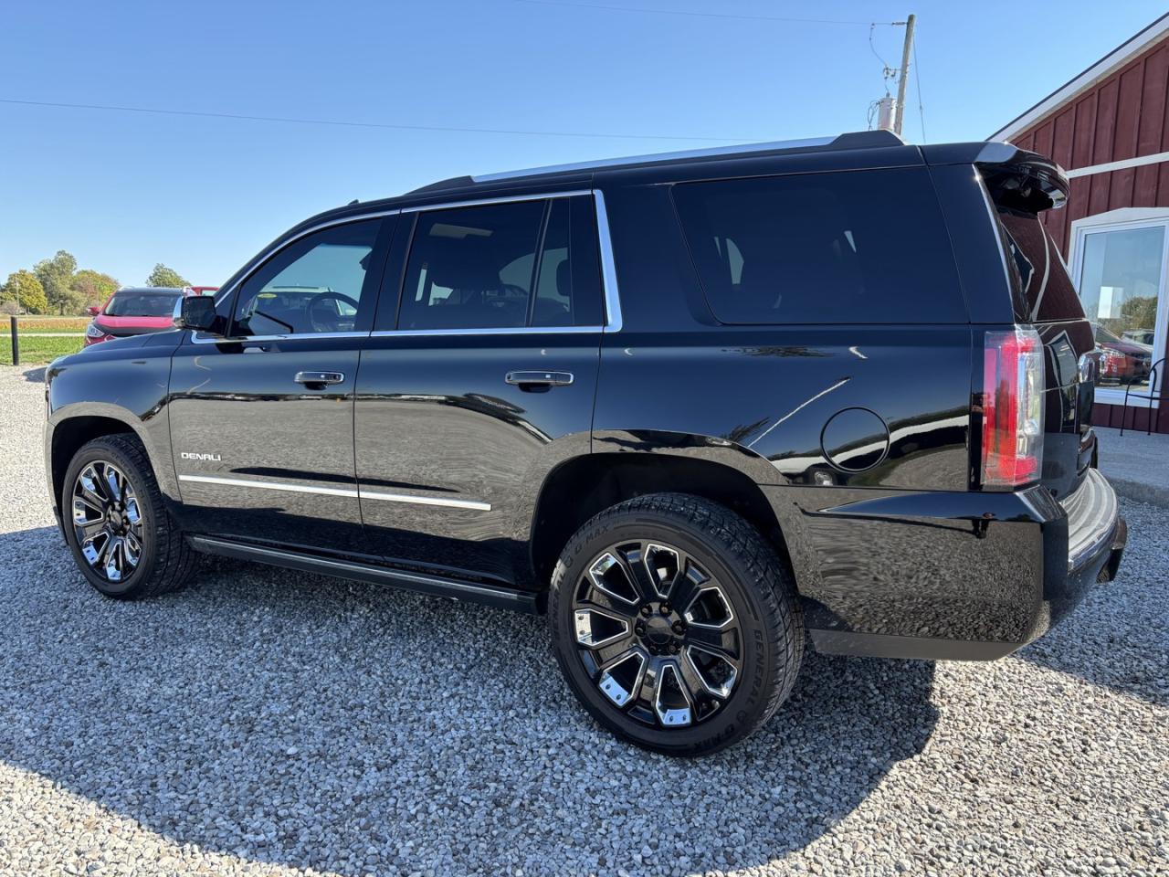 2019 GMC Yukon Denali Photo2