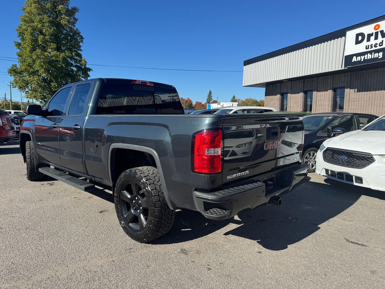 2018 GMC Sierra 1500 4WD DOUBLE CAB 143.5" SLE - Photo #6
