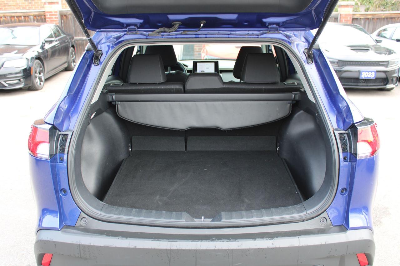 2023 Toyota Corolla Cross LE Photo4