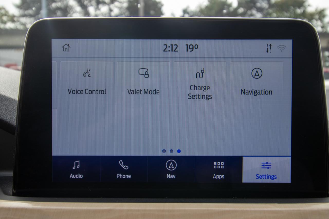 2021 Ford Escape Titanium Plug-In Hybrid Photo5
