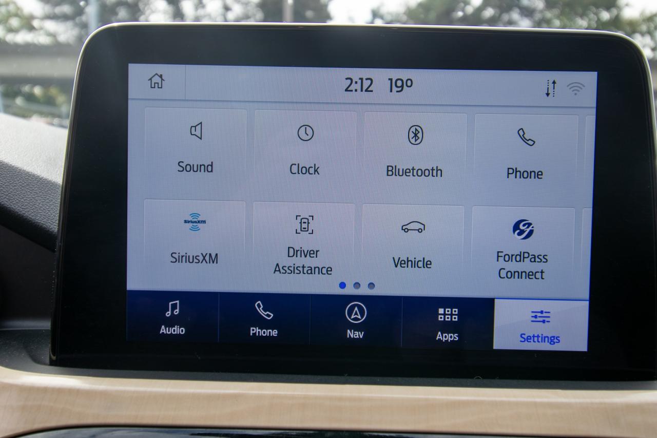 2021 Ford Escape Titanium Plug-In Hybrid Photo5