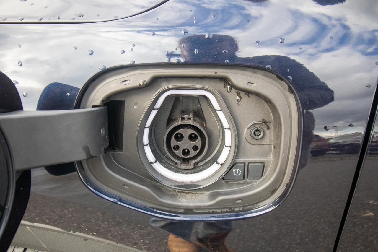 2021 Ford Escape Titanium Plug-In Hybrid Photo5