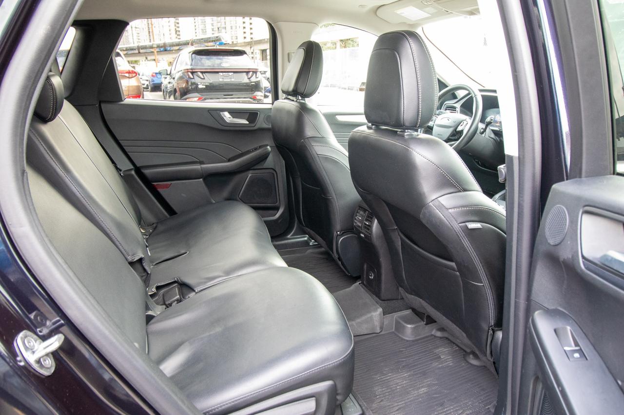2021 Ford Escape Titanium Plug-In Hybrid Photo5