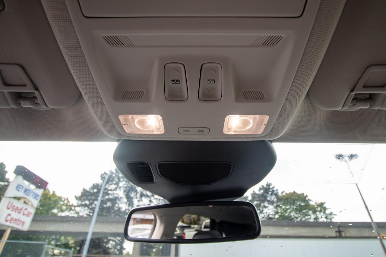 2021 Ford Escape Titanium Plug-In Hybrid Photo5