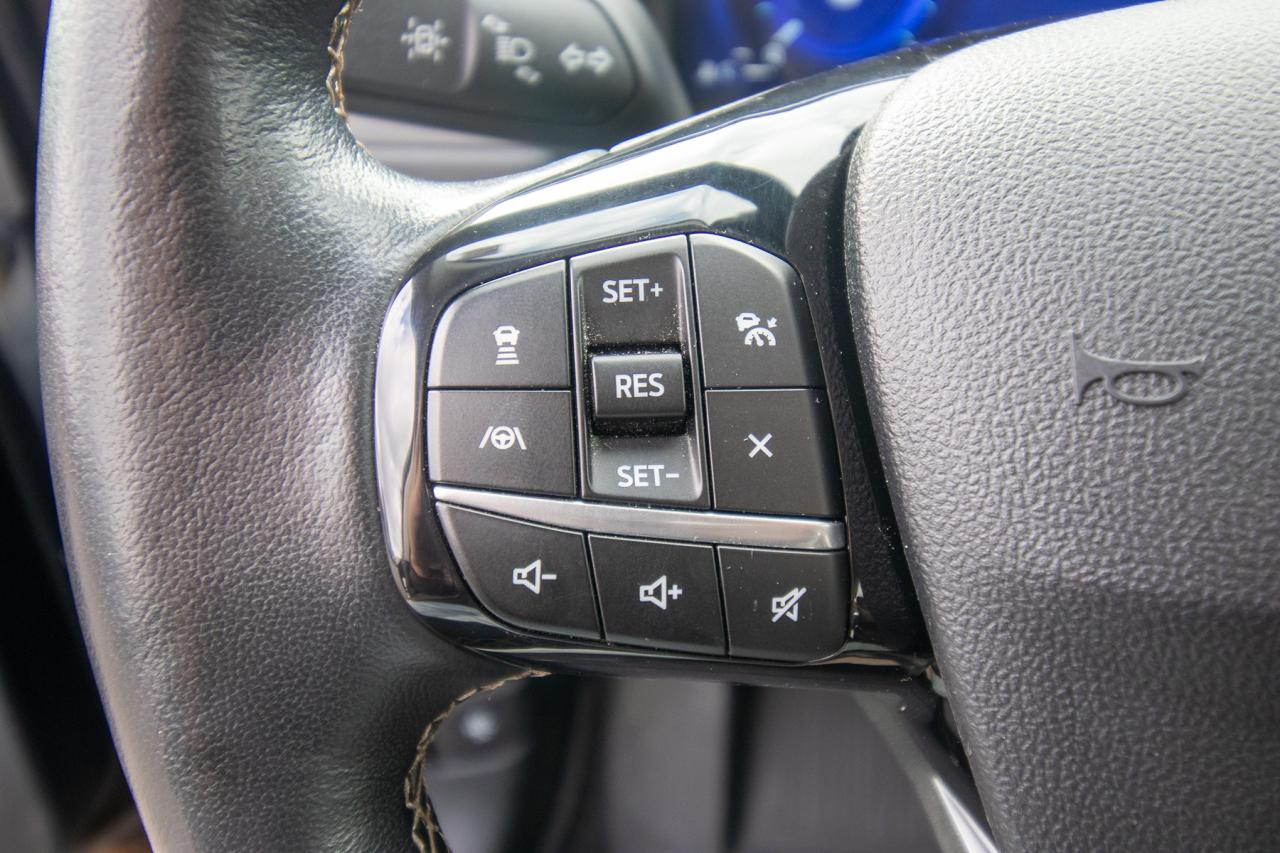 2021 Ford Escape Titanium Plug-In Hybrid Photo5