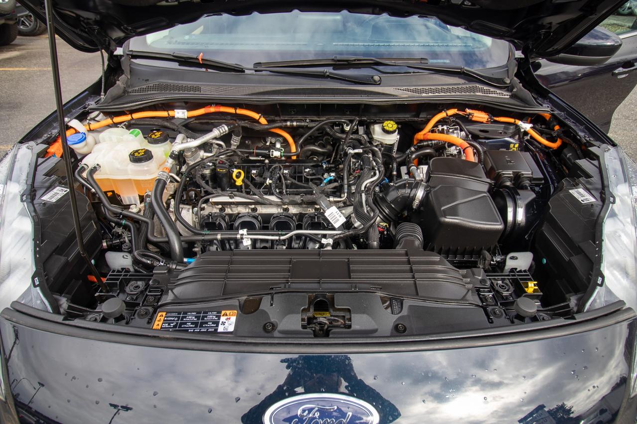 2021 Ford Escape Titanium Plug-In Hybrid Photo5