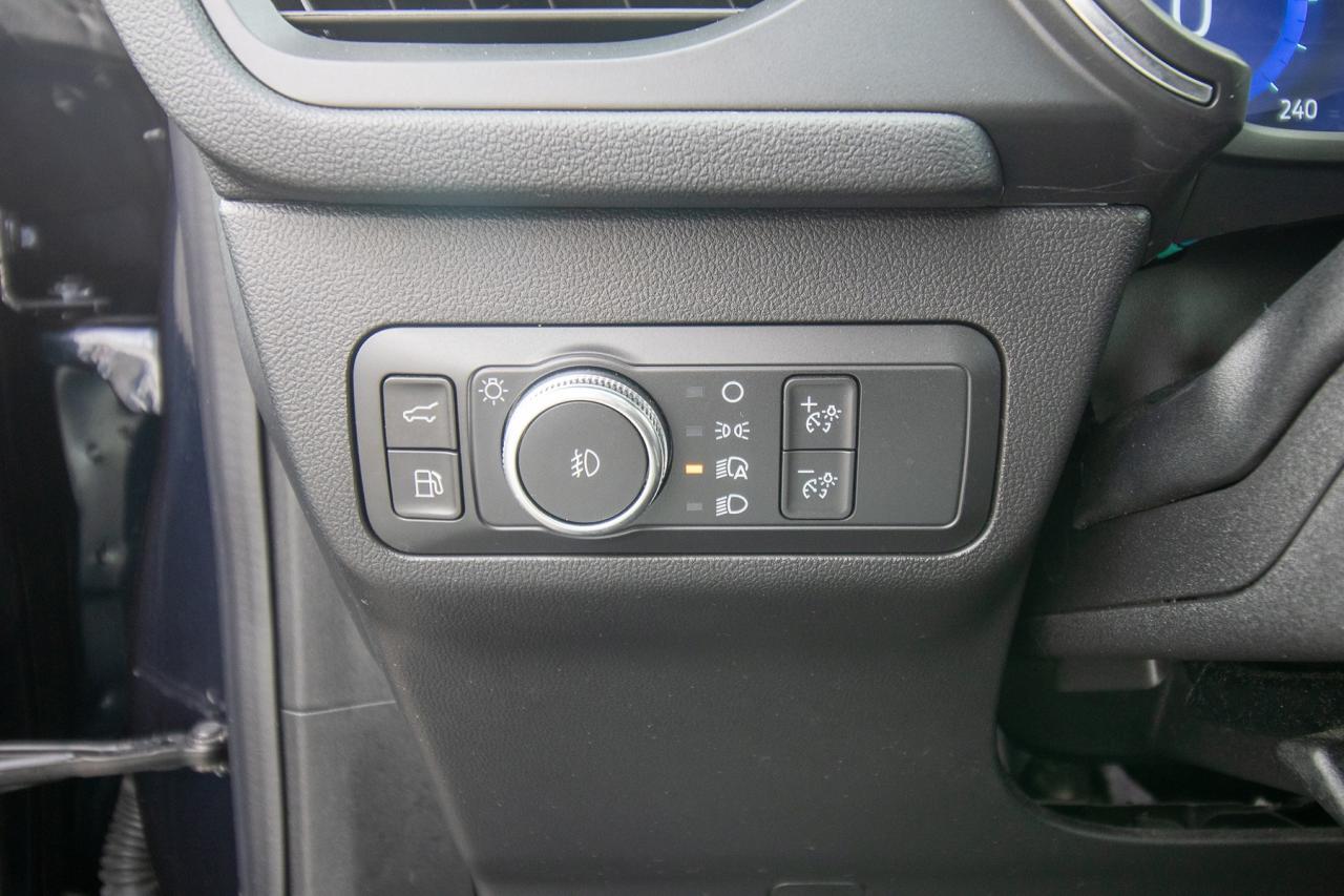2021 Ford Escape Titanium Plug-In Hybrid Photo5