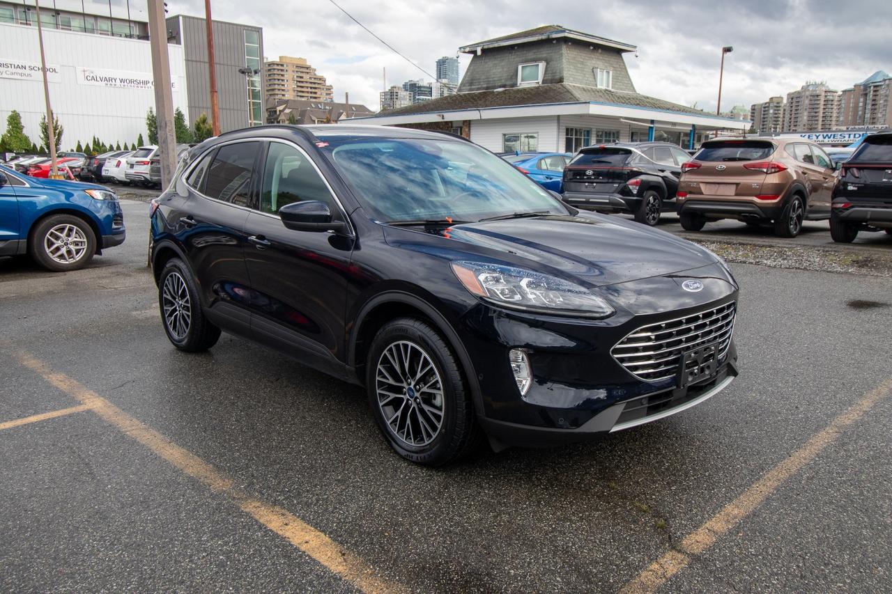 2021 Ford Escape Titanium Plug-In Hybrid Photo4